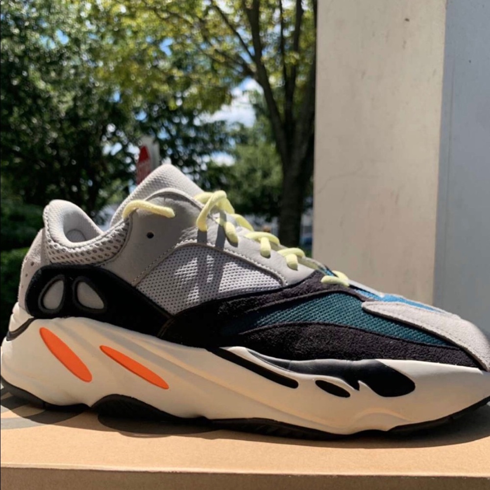 Yeezy wave runner 700